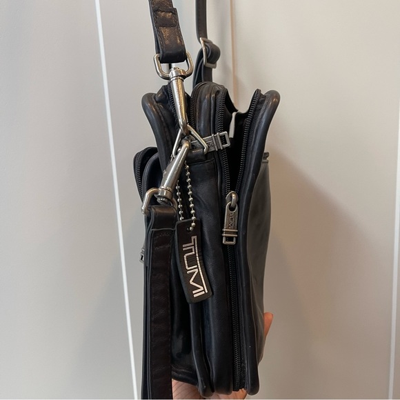 Tumi Tech Leather Crossbody Black Travel Bag Carryall Multi Pocket Messenger - Picture 8 of 10